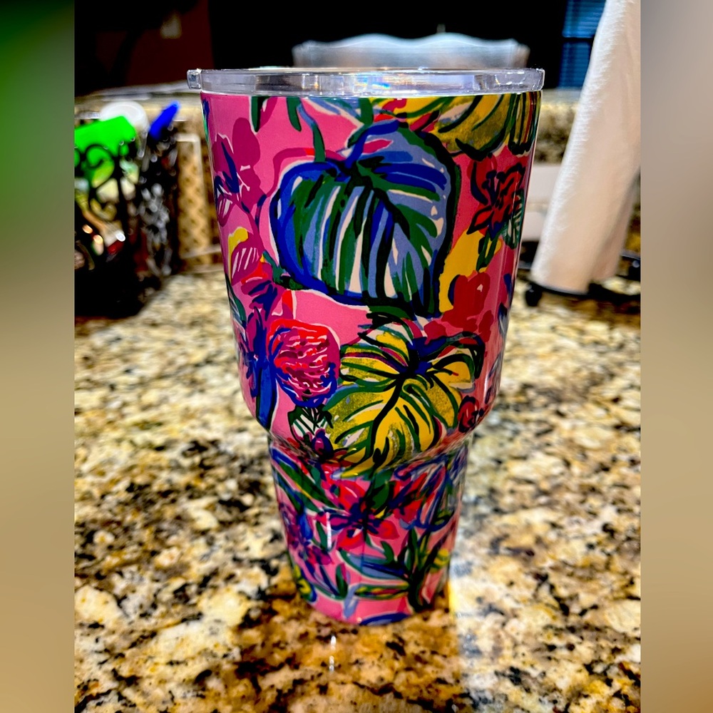 Lilly Pulitzer 30 oz insulated cup with lid. NEW!
